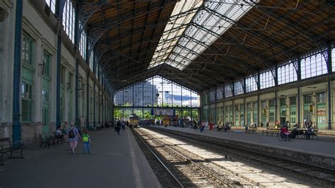Most már hivatalosan elkezdődik a nyugati pályaudvar felújítása. Felújítják a Nyugati pályaudvar tetőszerkezetét - ez a szegedi utasokat is érinti - Szeged365