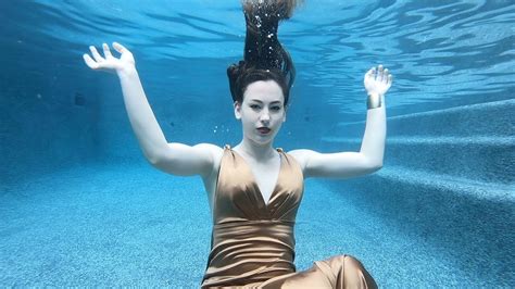 Photographer Takes Beautiful Underwater Photos Secretly Awesome YouTube