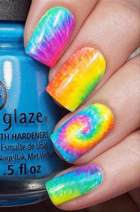 These Tie Dye Ish Nails Are Great For The Last Hint Of Summer