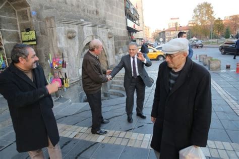 Başkan Memduh Büyükkılıçtan kandil simidi ikramı