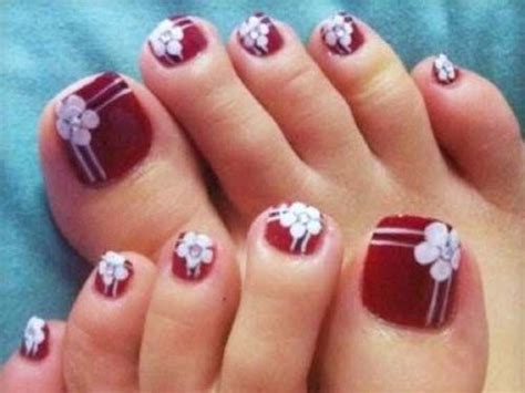 Llevar las uñas decoradas con dibujos está muy de moda, especialmente si son diseños actuales. Uñas Acrílicas para Pies | Flower toe nails, Painted toe ...