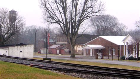 Since 1932 , the johnson family has served customers in athens, knoxville, etowah, englewood, chattanooga, niota, sweetwater, madisonville, spring city, cleveland, and dayton with great prices on home furnishings , mattresses , and top notch customer service. Philadelphia Funeral Homes, funeral services & flowers in ...