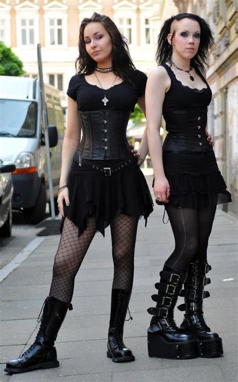 Pin By Majagrejicsam On Gothic Fashion Goth Outfits Goth Skirt Fashion