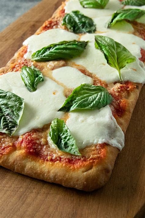 Easy Margherita Flatbread Pizza With Homemade Sauce