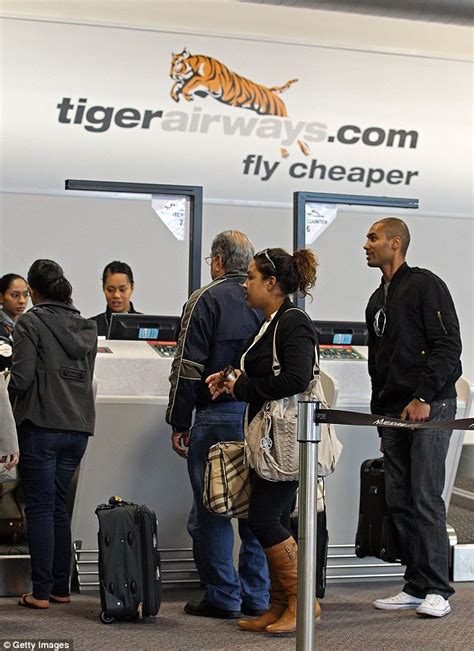 Airasia allows one cabin bag that can't exceed the following size 56cm x 36cm x 23cm including handles, wheels and side pockets. Tigerair Australia changes allowance for free carry-on ...