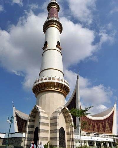 Wisata Menara Pandang Masjid Raya Sumatra Barat