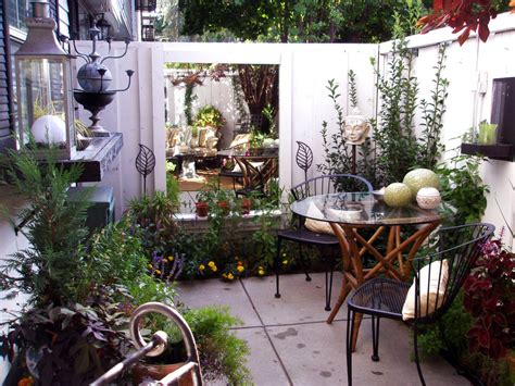How To Make A Small Garden Look Bigger 12 Optimization Tips Balcony