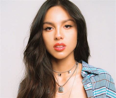 This song book is based on the studio album sour by olivia rodrigo. Olivia Rodrigo Merilis Album Debutnya, "Sour" - Creative Disc