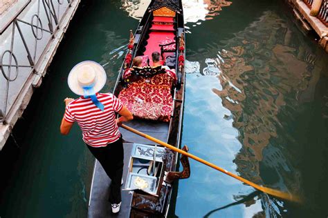 What To Know About Gondola Rides In Venice Italy
