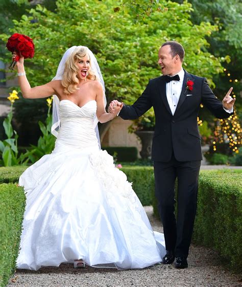 Jenny Mccarthy And Donnie Wahlbergs Wedding Album With Images Celebrity Weddings