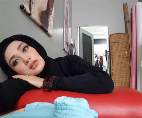 Maybe you would like to learn more about one of these? Maroon & Coklat Antara 7 Warna Tudung Yang Wajib Dimilki ...