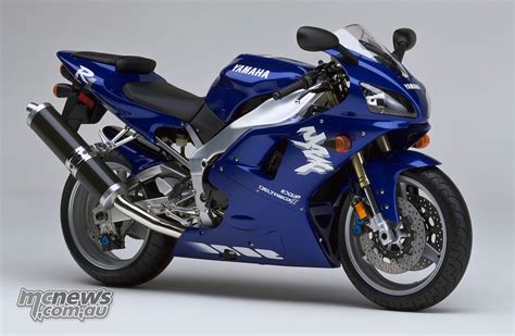 The Yamaha Yzf R1 Turns 25 History Of The Yzf R1 Mcnews