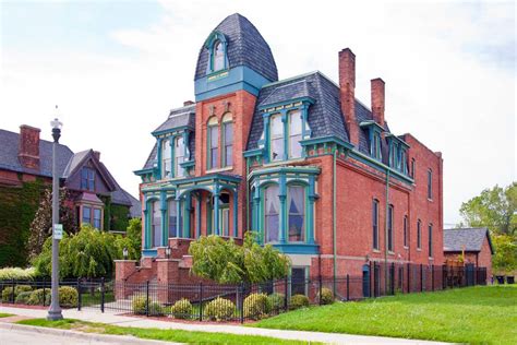 Brush Park Condo In Historic Mansion Seeks 420k Curbed Detroit