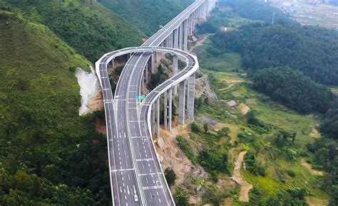 Amazing Mountain Highway Has Giant U Turn For Drivers Going The Wrong