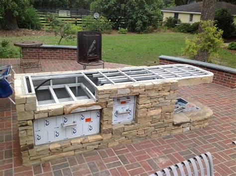 Diy outdoor furniture plans with step by step instructions. 5 Ways Outdoor Kitchens Make Off-Grid Life Simpler And ...