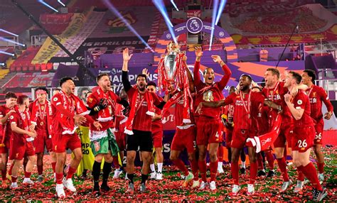 Pues esto pinta a que nos vamos a la conference league. Premier League | Liverpool levantó el trofeo de la Premier ...