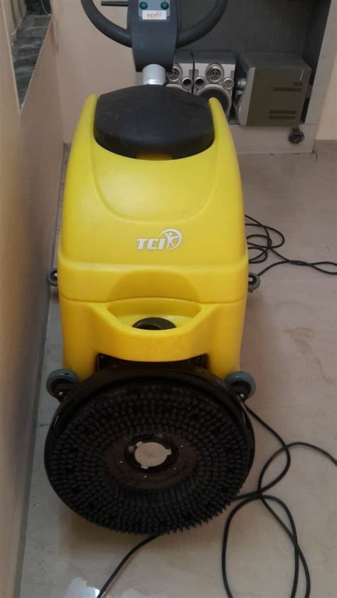 Walk Behind Scrubber Dryer 17 Inch 750 Watt At Rs 89000 Piece In Vadodara Id 2851278572797