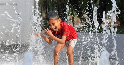 Why Do Kids Love Playing In Water So Much Experts Explain