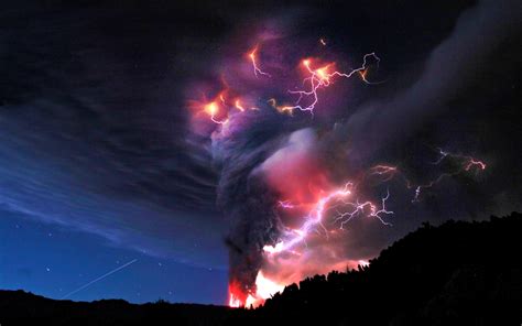 Volcanic Lightning Wallpaper 2560x1600 80995