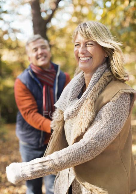 Older Couple Walking Together In Park — Mature Couple Smiling Stock