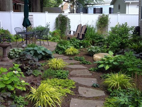 Even if you replaced your entire yard with rock, weeds would still manage to grow and dead leaves would still accumulate. Low Maintenance Hillside Landscaping | Garden Landscape for Alluring Low M… | Backyard ...