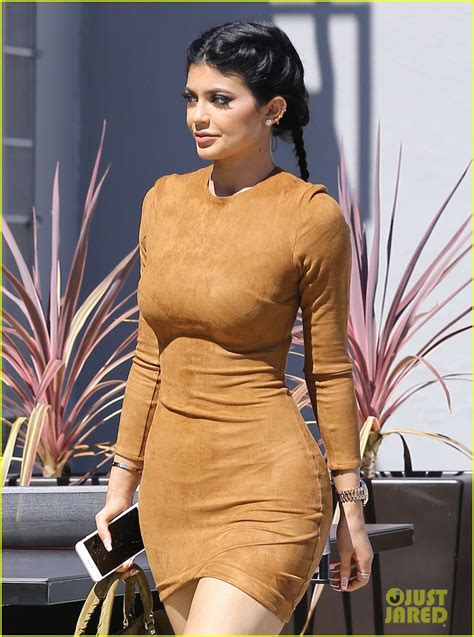 Kylie Jenner Flaunts Her Curves In Skin Tight Dress Photo 3473699