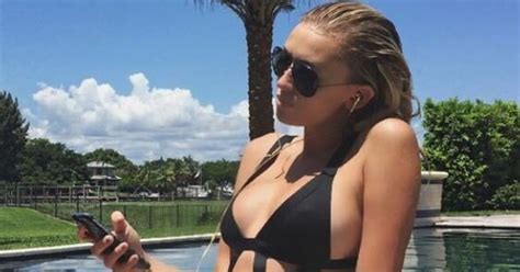 Paulina Gretzky Stuns In New Sexy Pool Side Selfie Huffpost Style