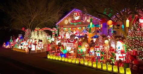25 Spectacular Christmas Homes To See Around The Valley