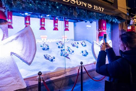 This Is What Hudsons Bay Holiday Windows Look Like In Toronto This Year