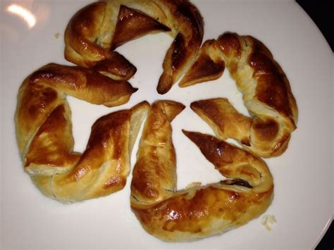 Programar la gm d menu plancha, ponemos el pollo troceado y con piel en la cubeta de la gm d sin nada de aceite, y lo vamos dorando por la parte de la piel, una vez dorados, sacar y reservar, añadimos un choro de aceite de oliva, y doramos los ajos fileteados, añadimos el pollo reservado, la. Croisant casero al horno con olla GM E (con imágenes ...