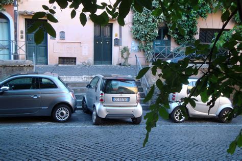 Riprendiamoci Roma Parcheggio Creativo A Roma Con Le Smart Il Fai Da