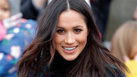 All the latest news and features about the popular actress and activist meghan markle, including her exclusive guest writing for elle uk. Why Meghan Markle's Purse Broke Royal Tradition | StyleCaster