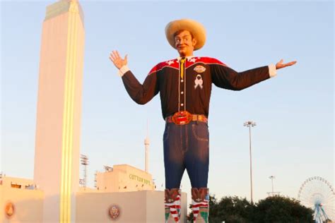 Meet Big Tex The Red River Rivalrys Giant Terrifying Cowboy Statue