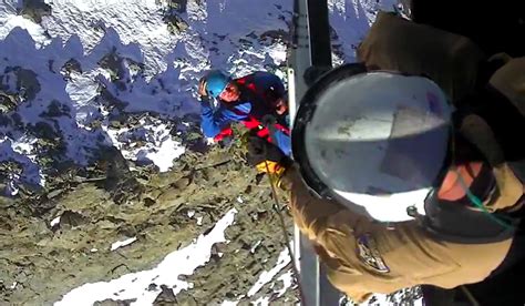 Video Climbers Helicopter Rescued Off 14000 Foot Peak In California