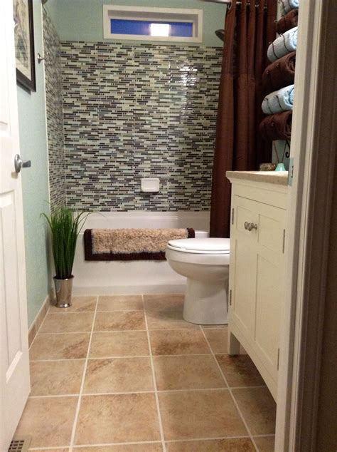 See how top designers create lovely loos with marble, ceramic, porcelain and glass tile. Small Bathroom remodel | Bathrooms remodel, Small bathroom ...