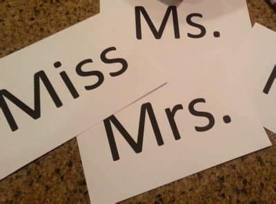 Historically, miss has been the formal title for an unmarried woman. Perbedaan dan Penggunaan Ms, Miss dan Mrs. Dalam Bahasa ...