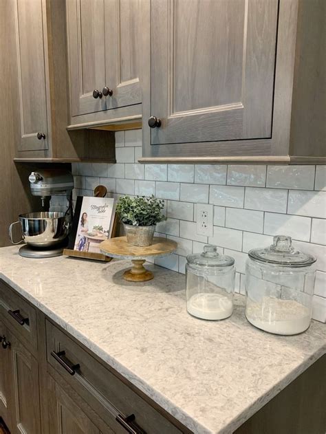 Experts discuss how to organize your kitchen counter, and their top tips for maintaining a clean space. Ideas for Kitchen Countertop Decor in 2020 (With images ...