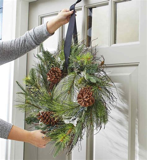 3 Easy Methods For Hanging A Christmas Wreath