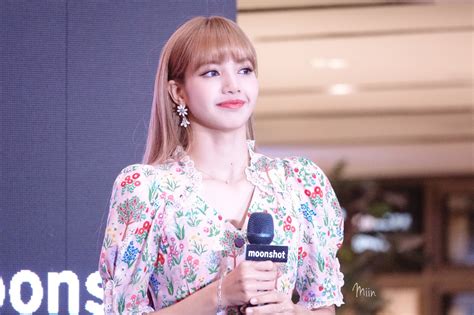 Blackpink Lisa Moonshot Central World Fansign Event Bangkok Thailand 156