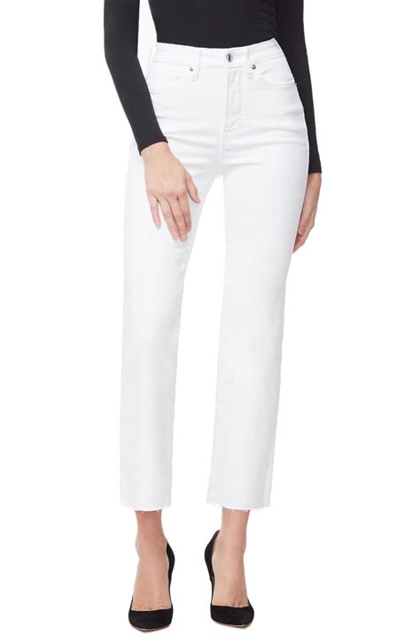 Classic White Jeans For All Seasons Une Femme Dun Certain âge