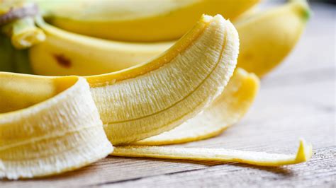 Stop Throwing Out Banana Peels And Use Them To Grow Vegetables At Home