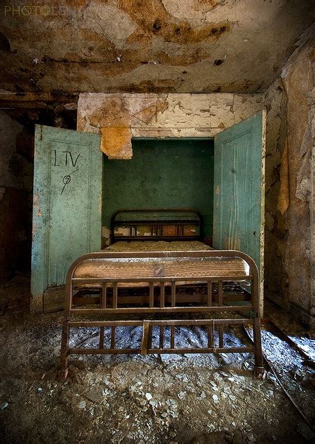 Bed Is A Poor Mans Opera Old Abandoned Buildings Abandoned Mansions
