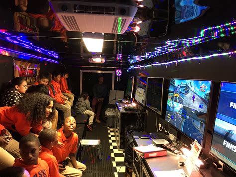 new-york-city-long-island-video-game-truck-birthday-party-brighter4