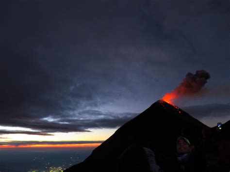 Fuegos Naturales Volcán De Fuego