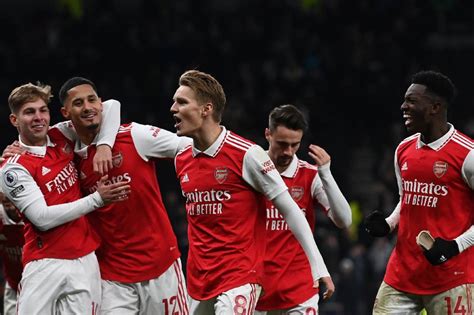 Football Arsenal Sink Spurs To Move Eight Clear Abs Cbn News