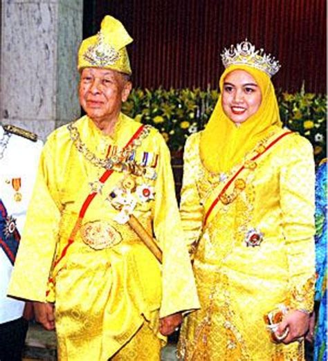 All story about the former queen of malaysia,hrh permaisuri siti aishah. Setelah 15 Tahun Berlalu, Kini Permaisuri Siti Aishah ...