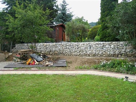 Wieder eine schicke ruinenmauer mit fenstern als sichtschutz für eine gartendusche von. Steinmauern Im Garten Selber Bauen | Haus Design Ideen