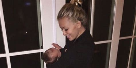 Paulina Gretzky Looks Gorgeous In New Pic With Baby Boy