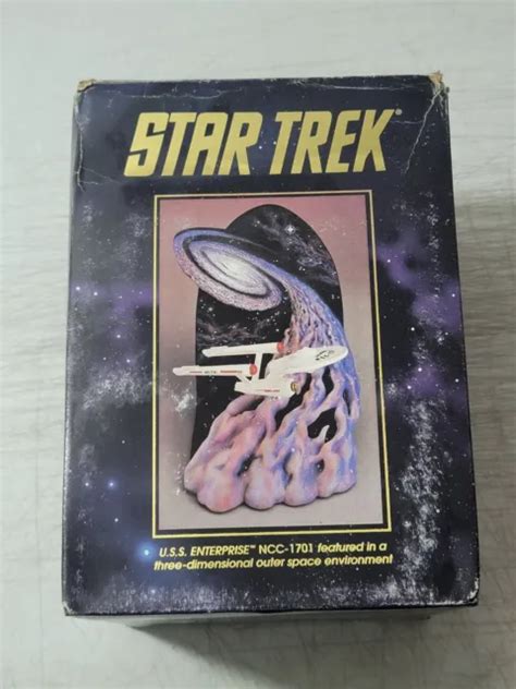 Vintage Star Trek Uss Enterprise Ncc 1701 In 3d Space Environment 1993