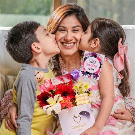 top 70 best mother s day flower bouquets and cake combos for your mom